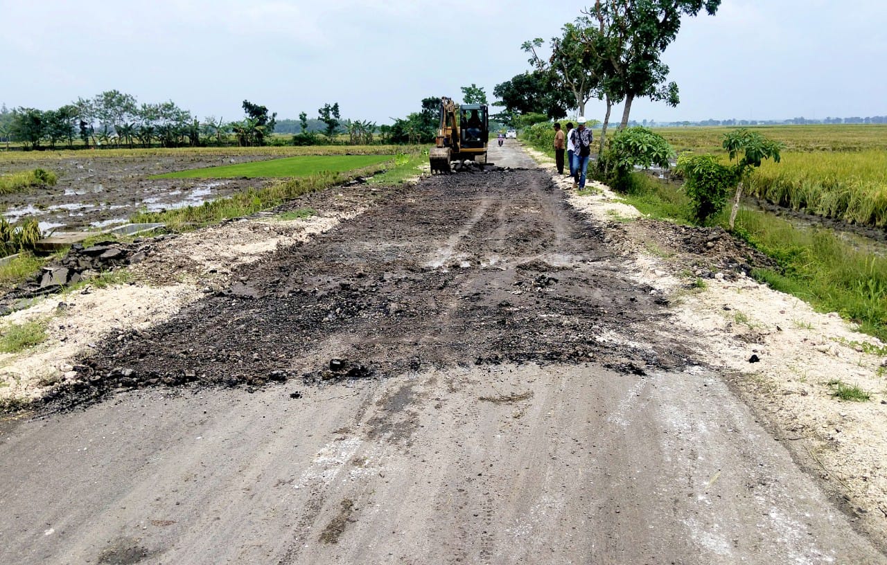 Proyek Bantuan Keuangan Khusus Desa (BKKD) di Desa Ngampal, Kecamatan Sumberrejo, Kabupaten Bojonegoro kembali menjadi sorotan.