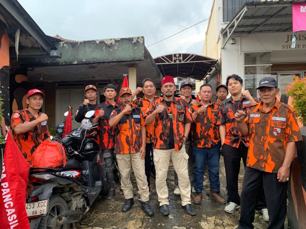 Gelar Aksi Sosial, Pemuda Pancasila Kecamatan Majasari Bagikan Ratusan PakeTakjil