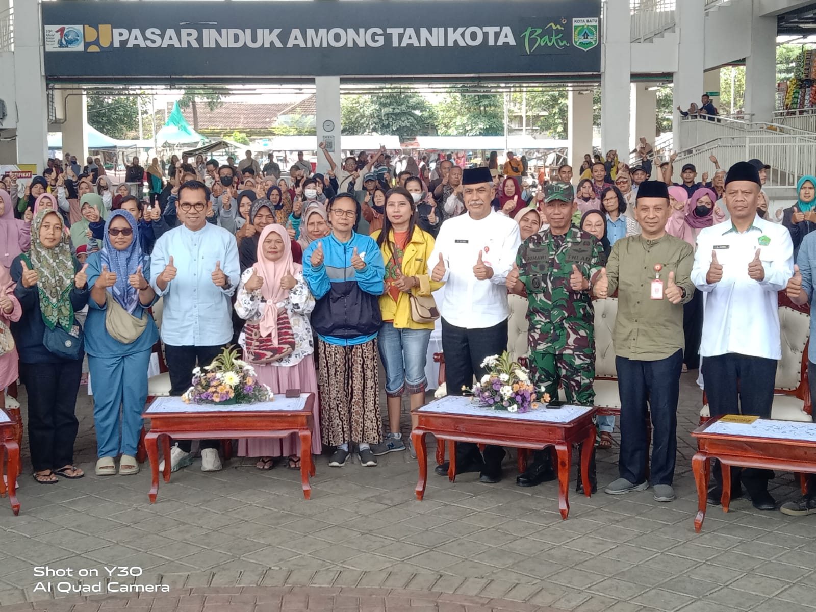 Danramil 0818/02 Batu Hadiri Pembukaan Pasar Murah Ramadhan di Pasar Induk Among Tani
