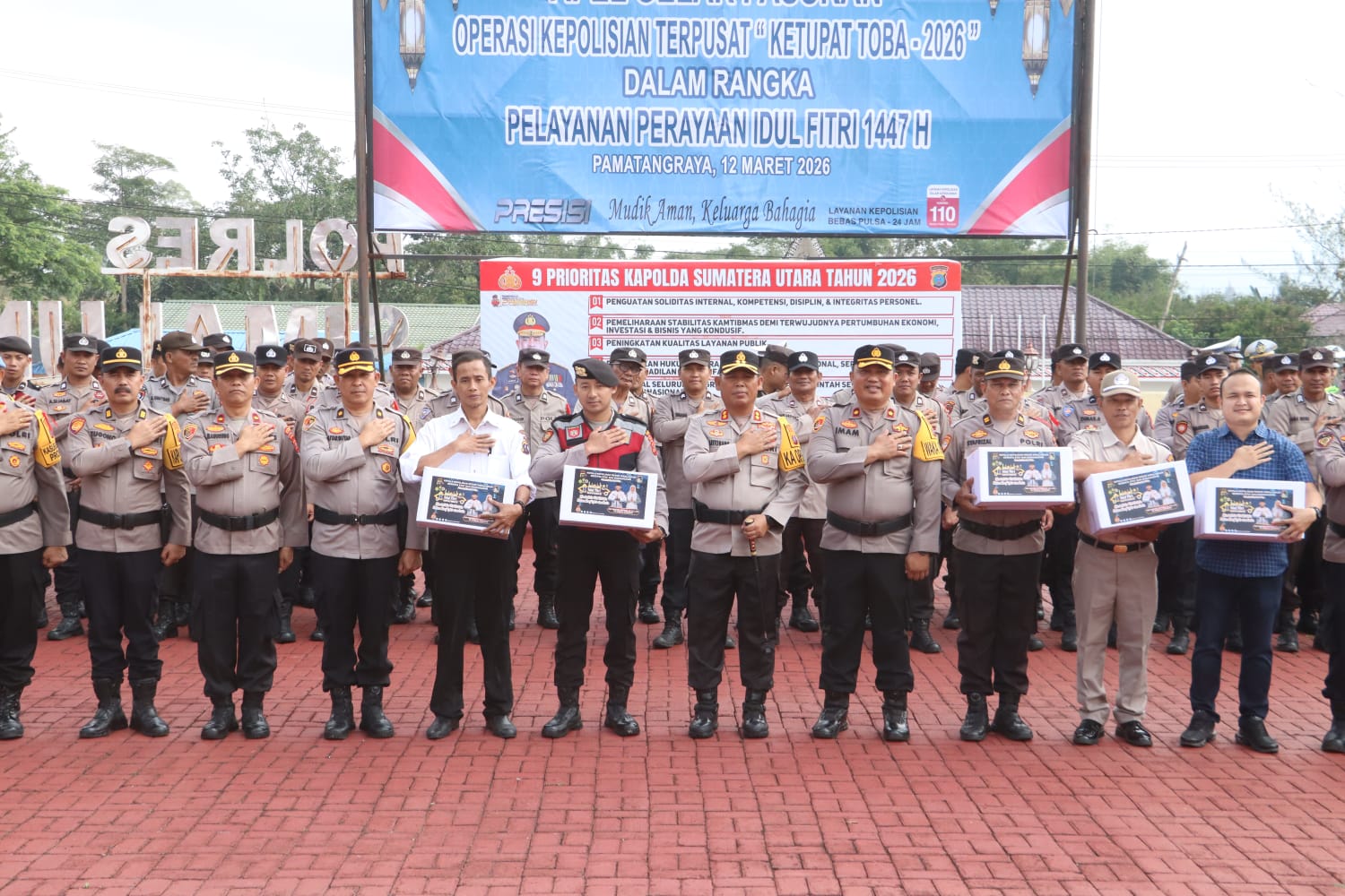 Kapolres Simalungun Bagikan Parcel Lebaran untuk Personil, Apresiasi Kinerja dan Tingkatkan Semangat Kerja