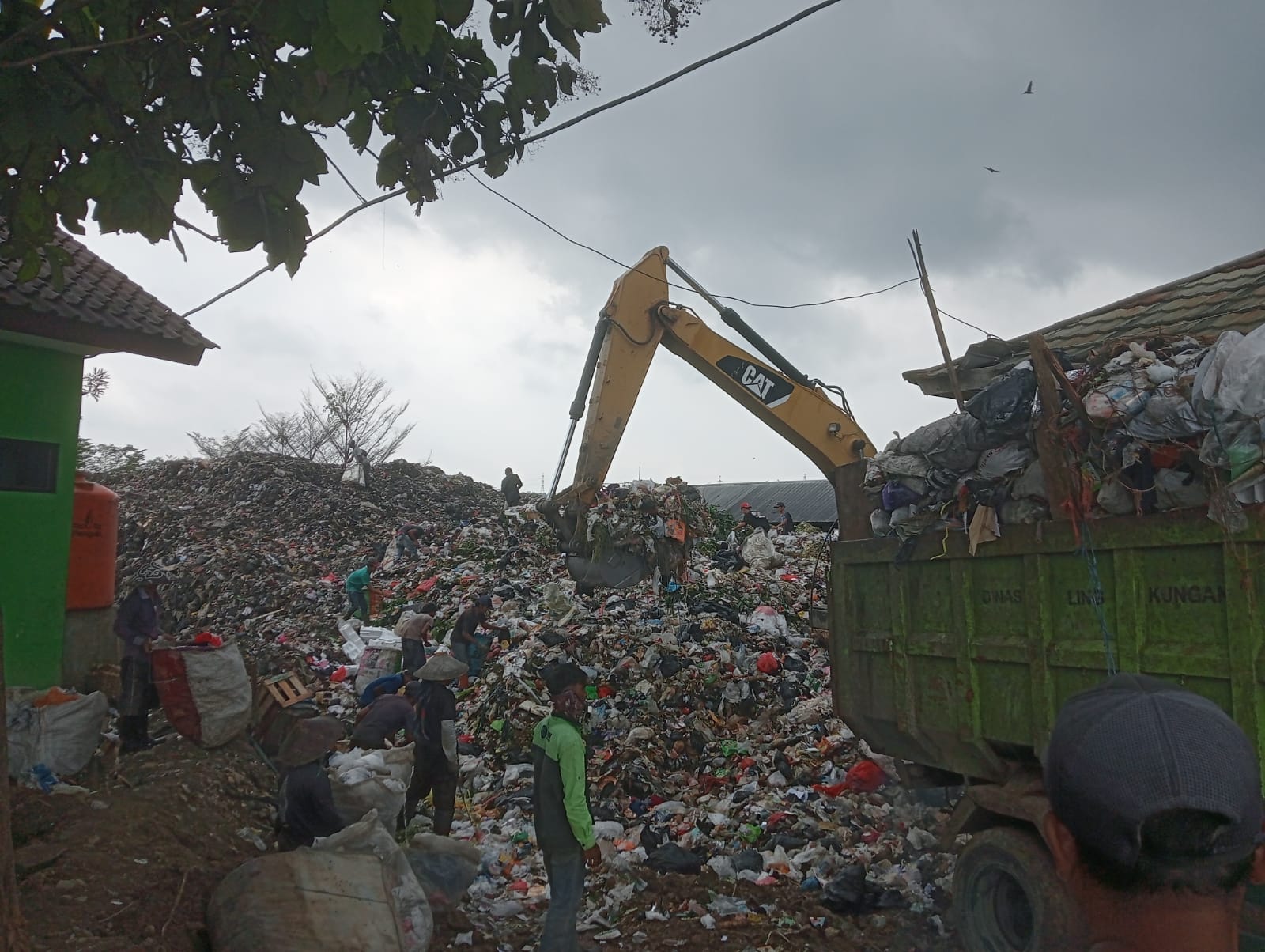 Warga Argasunya Desak Pemkot Cirebon Segera Tangani Overload Sampah di TPA Kopiluhur