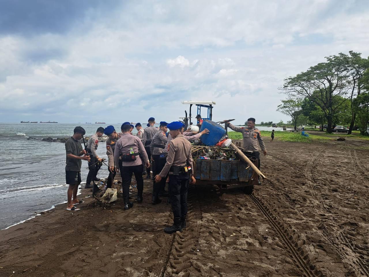 Polairud Polda Sulsel Turun Tangan! Pantai Akkarena Disulap Jadi Bersih & Aman, Program Presiden Prabowo Digeber