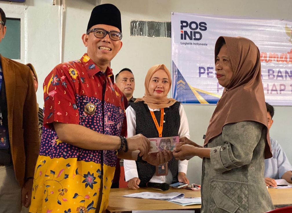 Bupati OKU Turun Langsung Awasi Penyaluran Bansos PKH dan BPNT Tahap I Tahun 2026