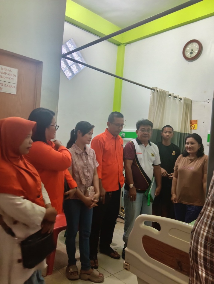 DPD GERAKAN RAKYAT LAKUKAN KUNJUNGAN KASIH PADA ANAK YANG DIRAWAT DI RS. UMUM GUNUNGSITOLI