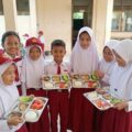 Siswa SDN Karyasari 2 Apresiasi SPPG Karyasari Sukaresmi, Kualitas Makanan Dinilai Baik dan Layak