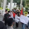 DEMO MEMBARA DI SIANTAR! Massa Tembus Barikade, Sekda Junaedi Sitanggang Didemo Habis-habisan