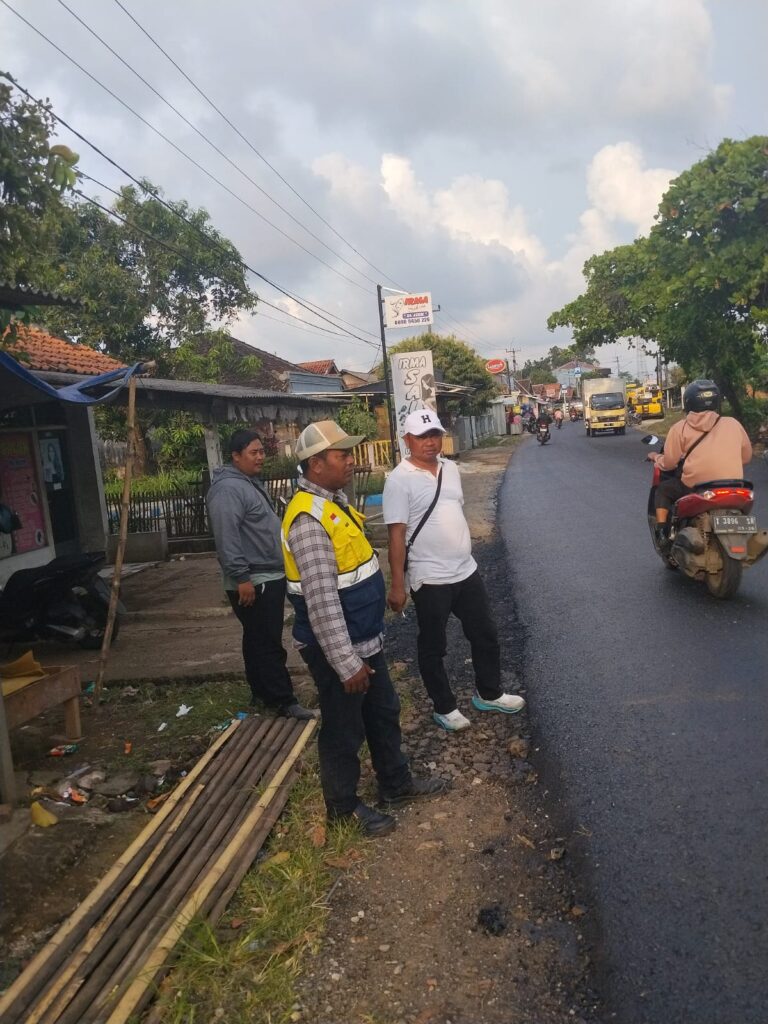 Pemeliharaan Berkala Jalan Palumbonsari–Karasak Dilaksanakan Sesuai dengan Juklak dan Juknis