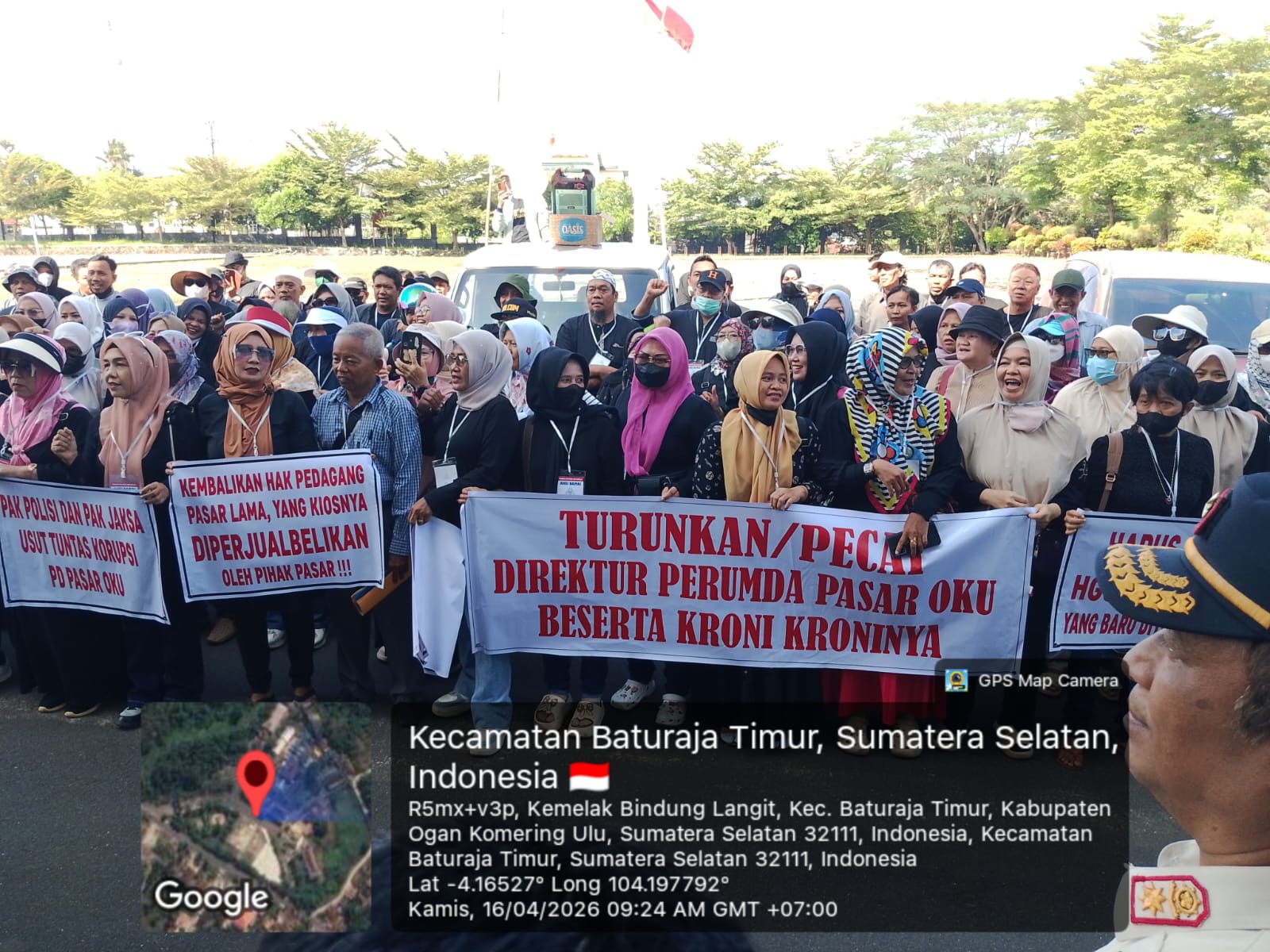 PEDAGANG DATANGI KANTOR BUPATI OKU, DESAK COPOT DIREKSI PERUMDA PASAR DAN USUT DUGAAN KORUPSI