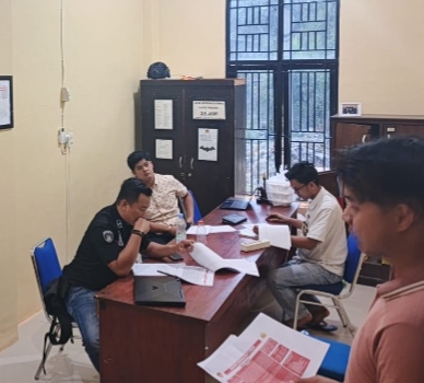 DIDUGA PENGHINAAN KEPADA WARTAWAN TERUS BERGULIR, HINGGA POLRES EMPAT LAWANG PANGGIL OKNUM GURU TERSEBUT.