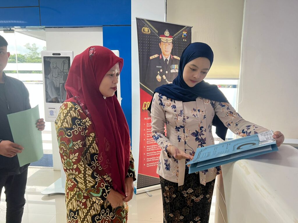 Memperingati Hari Kartini Satpas Prototype Polres Malang Berkebaya Nusantara Yang Anggun