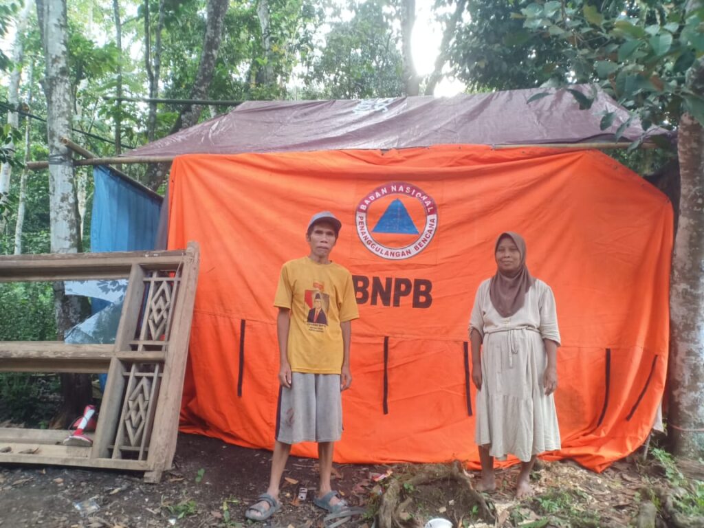 Rumah Hancur, Sayuti Bertahan di Tenda, Forwatu Banten Ajak Donatur Peduli