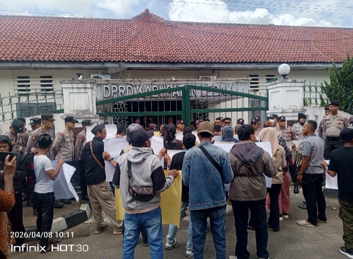 Ratusan Massa Kepung DPRD, ALARM Lebak Desak Pemakzulan: Soroti Dugaan Korupsi hingga Tata Kelola Amburadul