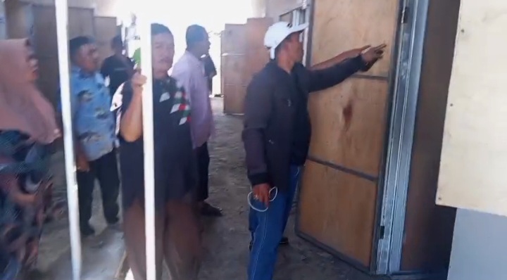 Prof Sutan Nasomal Minta Presiden Instruksikan Kepala Daerah Bangun Huntara yang Manusiawi