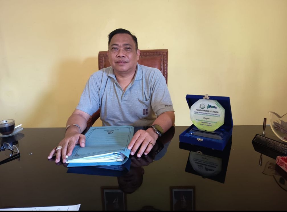 “*Direktur Perumda Pasar OKU Buka Suara , Bongkar Dugaan Mafia Kios*”.