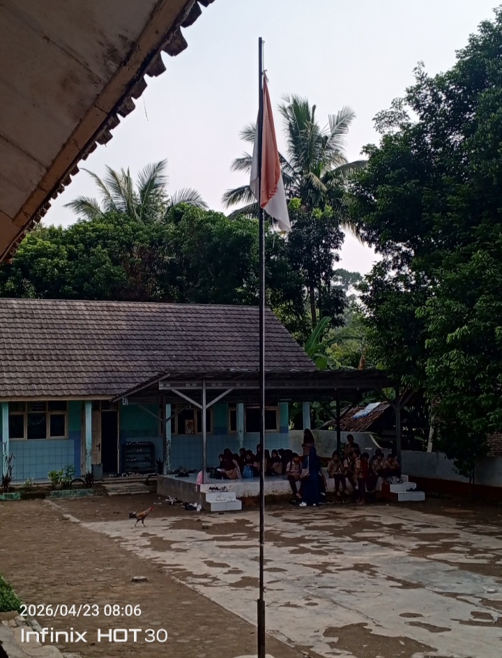 Bendera Robek di Tiang Sekolah, Dana BOS Puluhan Juta Dipertanyakan di SDN 1 Sindangsari