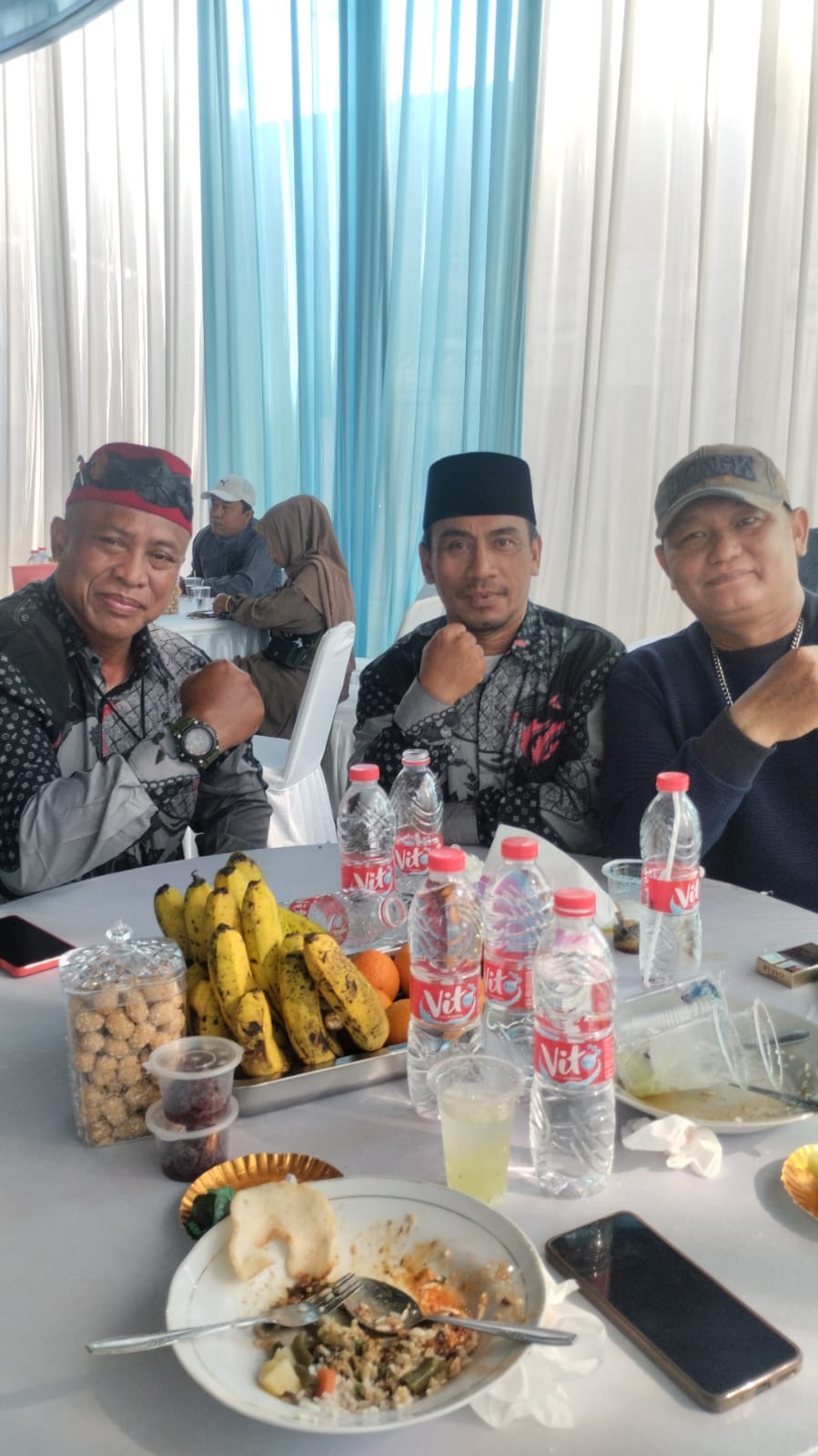 Ketua LSPI Tangkot Bersama Pengurus Dan Anggota Menghadiri Pernikahan Putra Kedua KETUM Laskar Sangidu Putih Indonesia DiSambut Dengan Kehangatan Ditempat Hajat.