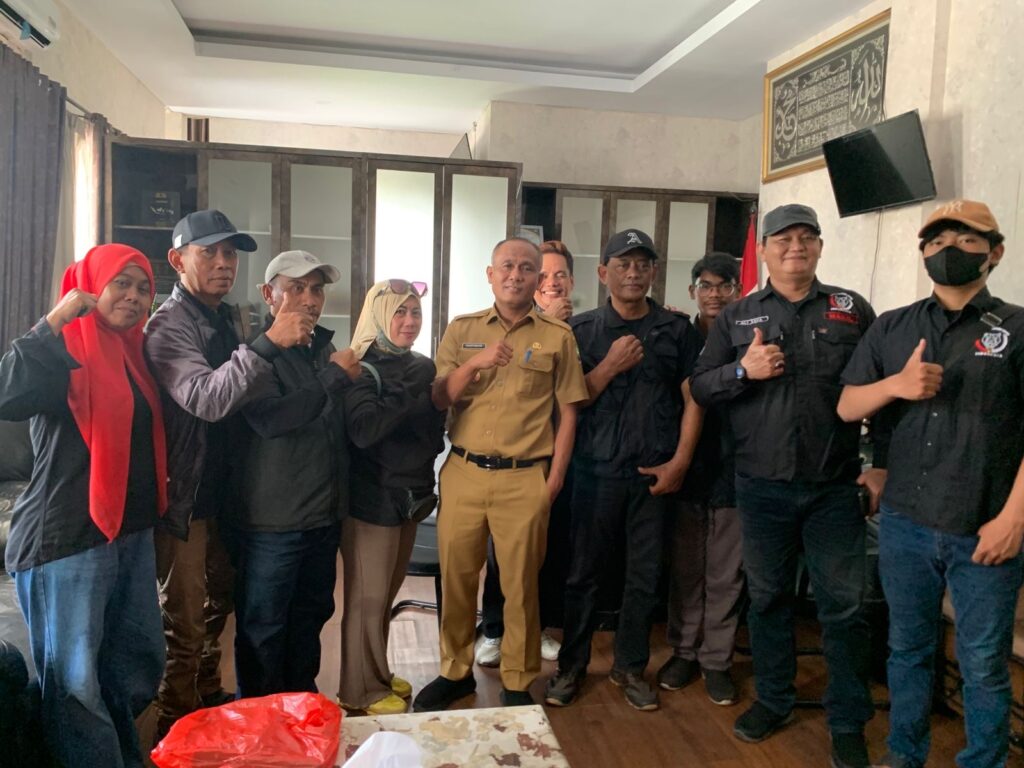 DPC TANGERANG KOTA LASKAR SANGIDU PUTIH GELAR SILAHTURAHMI DAN SOWAN KE KANTOR KECAMATAN PINANG BERTEMU CAMAT HAJI SYARIFUDIN HARJA WINATA