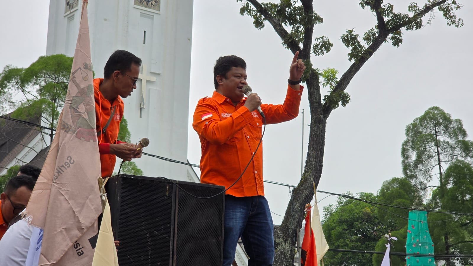Aksi Partai Buruh Suarakan Nasib Buruh TPL