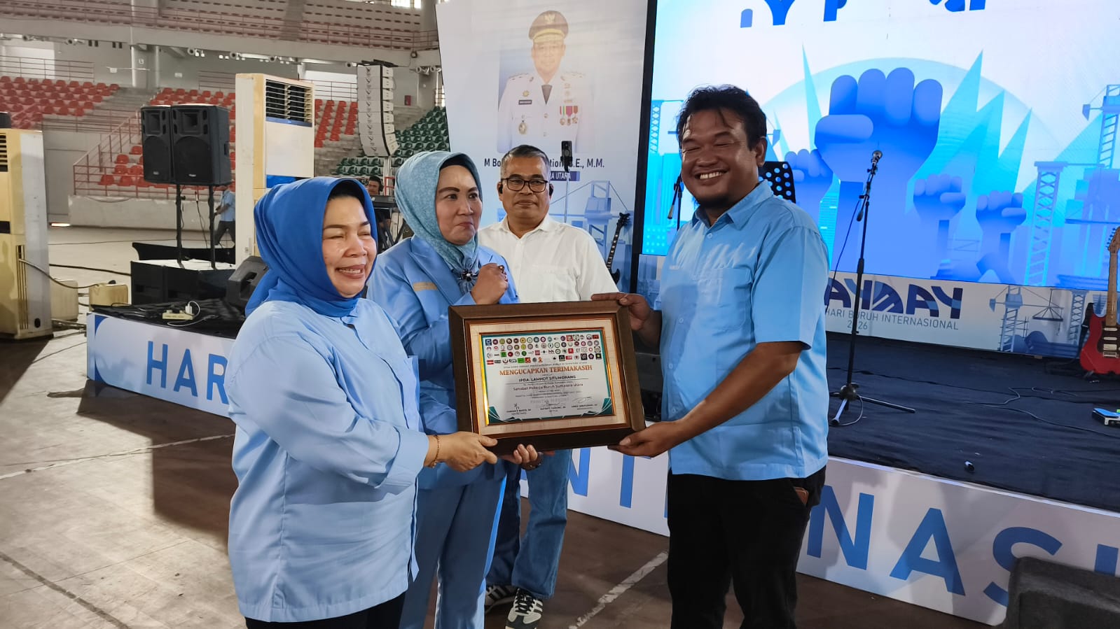 Kapoldasu dan Gubsu Terima Plakat Penghargaan Dari SP/SB Sumut