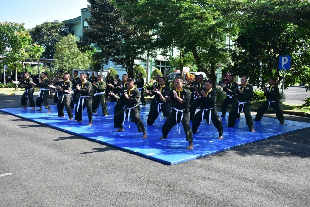 Tingkatkan Kemampuan Beladiri, Prajurit Kodim 0818/Malang-Batu Ikuti Ujian Kenaikan Tingkat Pencak Silat Militer