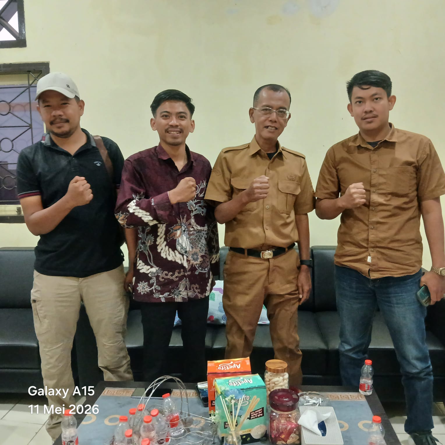 Warga masyarakat desa sukaraharja sambangi lagi kantor inspektorat daerah cianjur, ada apa?