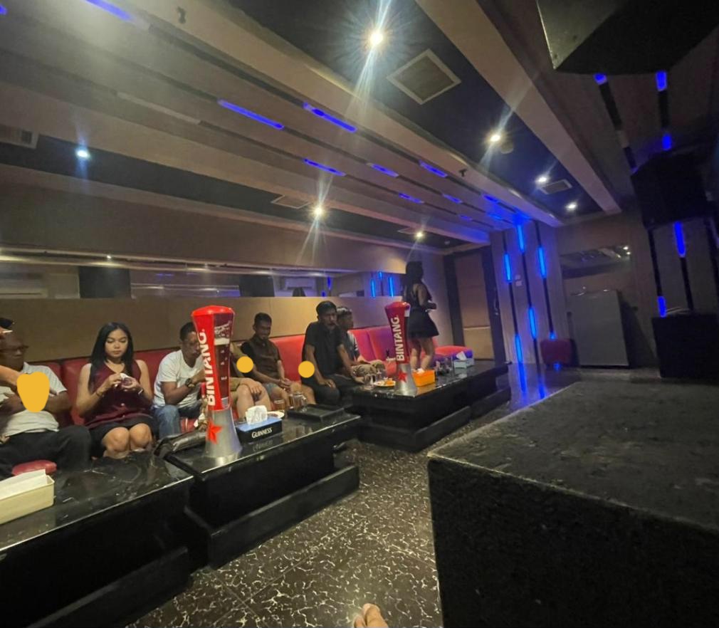 DI BALIK KENEGARAAN: OKNUM KADES SOPPENG CORING AMANAH NEGARA, HIBUR DI TEMPAT KARAOKE SAAT HARUS BERTUGAS
