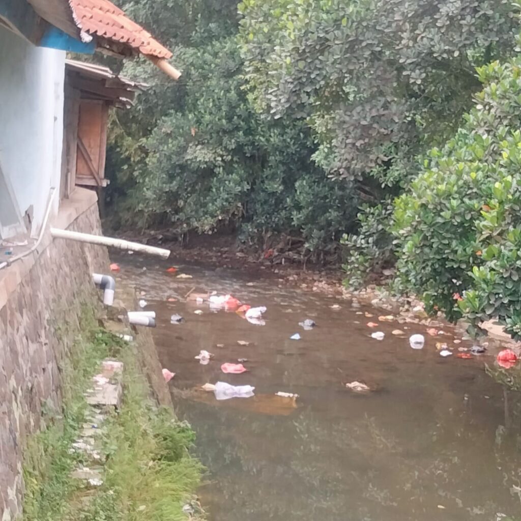 Ketika Etika dan Akal Sehat Mati, Sungai Menjadi Tempat Pelecehan oleh Tangan Manusia