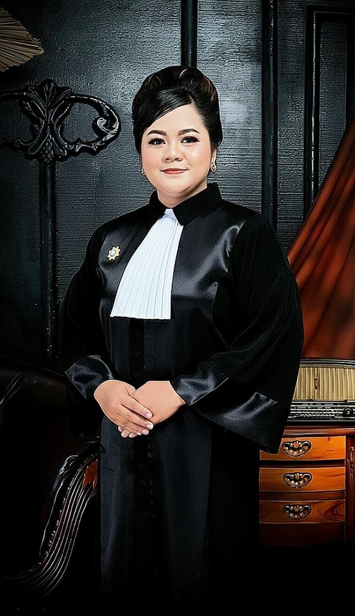 SETIAP MENGUNGKAP DUGAAN PELANGGARAN HUKUM OLEH OKNUM, ADVOKAT RIKHA PERMATASARI DIHADAPKAN PADA INTIMIDASI, ANCAMAN, DAN SERANGAN PERSONAL  “Ketika Fakta Hukum Mulai Terungkap, Serangan Justru Mengarah ke Pribadi Advokat”