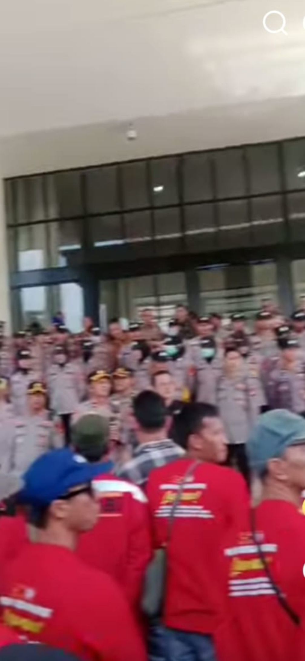 *AKSI MAY DAY OI TANPA RICUH, KAPOLRES JADI PENENGAH DIALOG BURUH-PEMERINTAH*