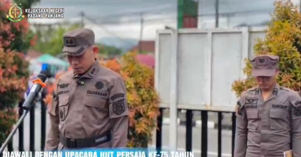 *Kejari Padang Panjang Gelar Upacara HUT PERSAJA Ke-75, Dalam Mengawal Kedaulatan*