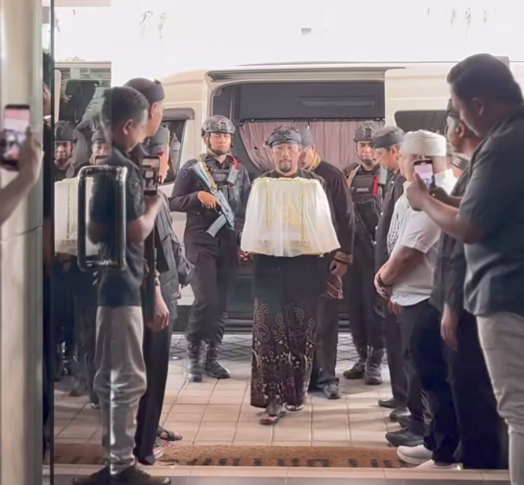 Kirab Mahkota Binokasih Warnai Karawang, Pemkab Dorong Pelestarian Budaya Sunda