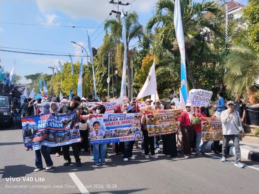 Ribuan Massa Gelar Aksi Damai Di Lamongan ,Dukung Program Presiden Prabowo Untuk Petani,UMKM Dan Makan Bergizi Gratis