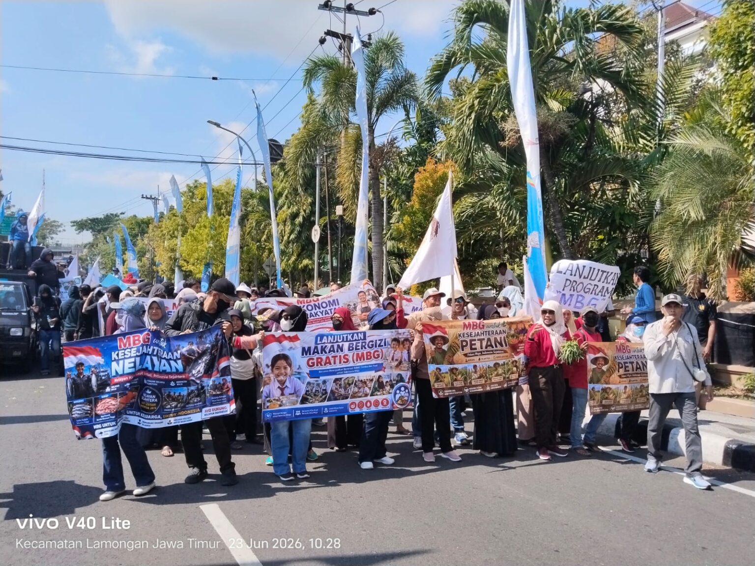 Ribuan Massa Gelar Aksi Damai Di Lamongan ,Dukung Program Presiden Prabowo Untuk Petani,UMKM Dan Makan Bergizi Gratis