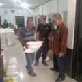 Lurah Gugun Gunawan Salurkan Bansos Beras 20kg + Minyak 4 Liter untuk 630 KK di Lebak Anyar