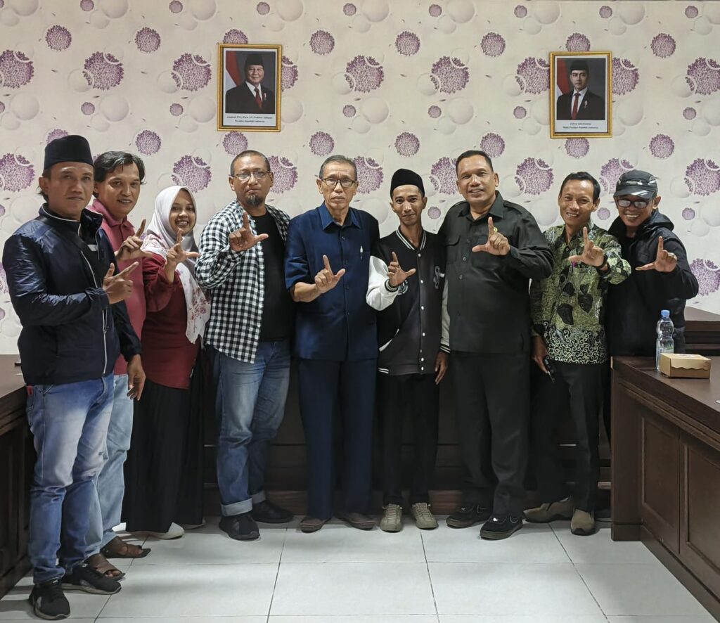 JAMAL MENCEGAH MONOPOLI PENGUSAHA BESAR DALAM TATA NIAGA TEMBAKAU DI LAMONGAN