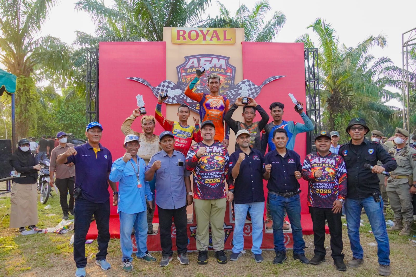 Bupati Baharuddin Tutup AFM Batu Bara Motocross & Grasstrack 2026, Ribuan Penonton Padati Sirkuit Danau Laut Tador