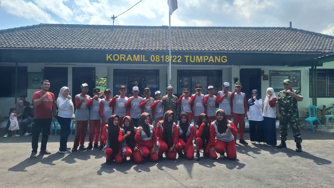 Danramil 0818-22/Tumpang Berikan Pembinaan Karakter dan Kedisiplinan kepada Siswa SMP Diponegoro Tumpang