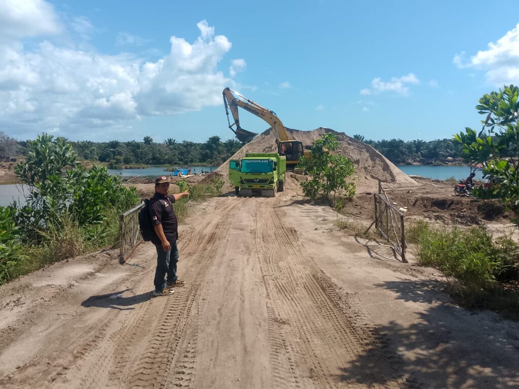 DEWAN PAKAR DPP LSM ELANG MAS Prof Dr KH Sutan Nasomal Bangkit:: Media Sudah Bicara, Mengapa Hukum Diam? Ketika Tambang Ilegal di BINTAN Lebih Kuat dari UUD”  Foto Ist: Media Sudah Mengangkat Isu Ini ke Puncak Agenda Publik. Tapi Apakah Negara Akan Membiarkan Bintan Menjadi Bukti Bahwa Hukum Indonesia Hanya Kertas Basah?”