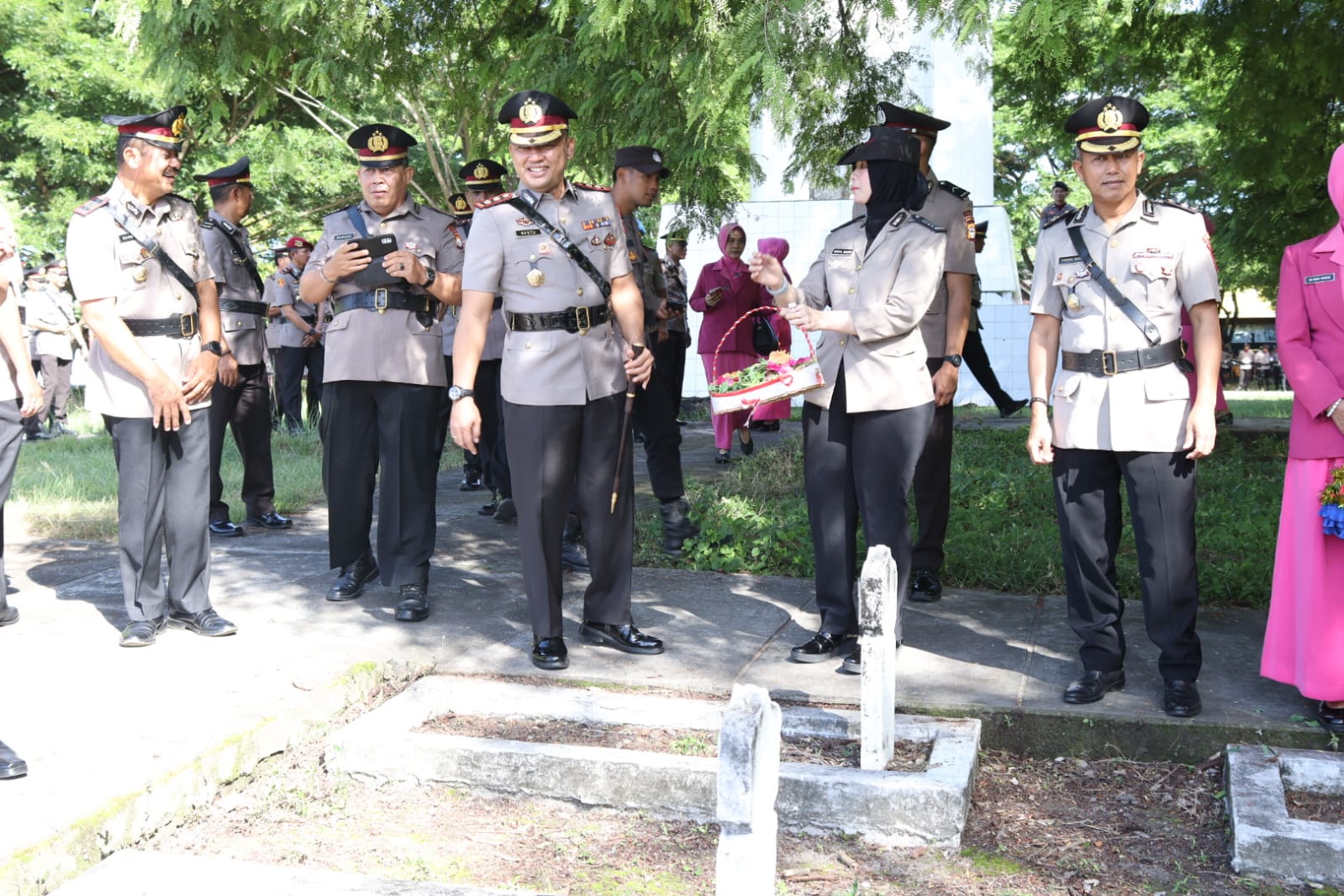 Mengenang Jasa Pahlawan, Polres Bulukumba Gelar Upacara Ziarah dan Tabur Bunga
