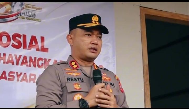 Wujud Nyata Kepedulian Polri, Kapolres Bulukumba Serahkan Rumah Layak Huni kepada Warga