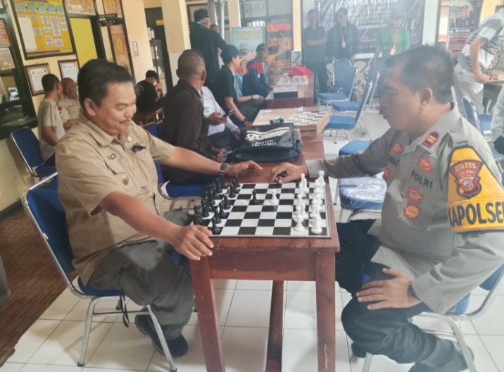 MERIAHKAN HUT POLRI KE-80, POLSEK BLANAKAN “GELAR CATUR CUP” 