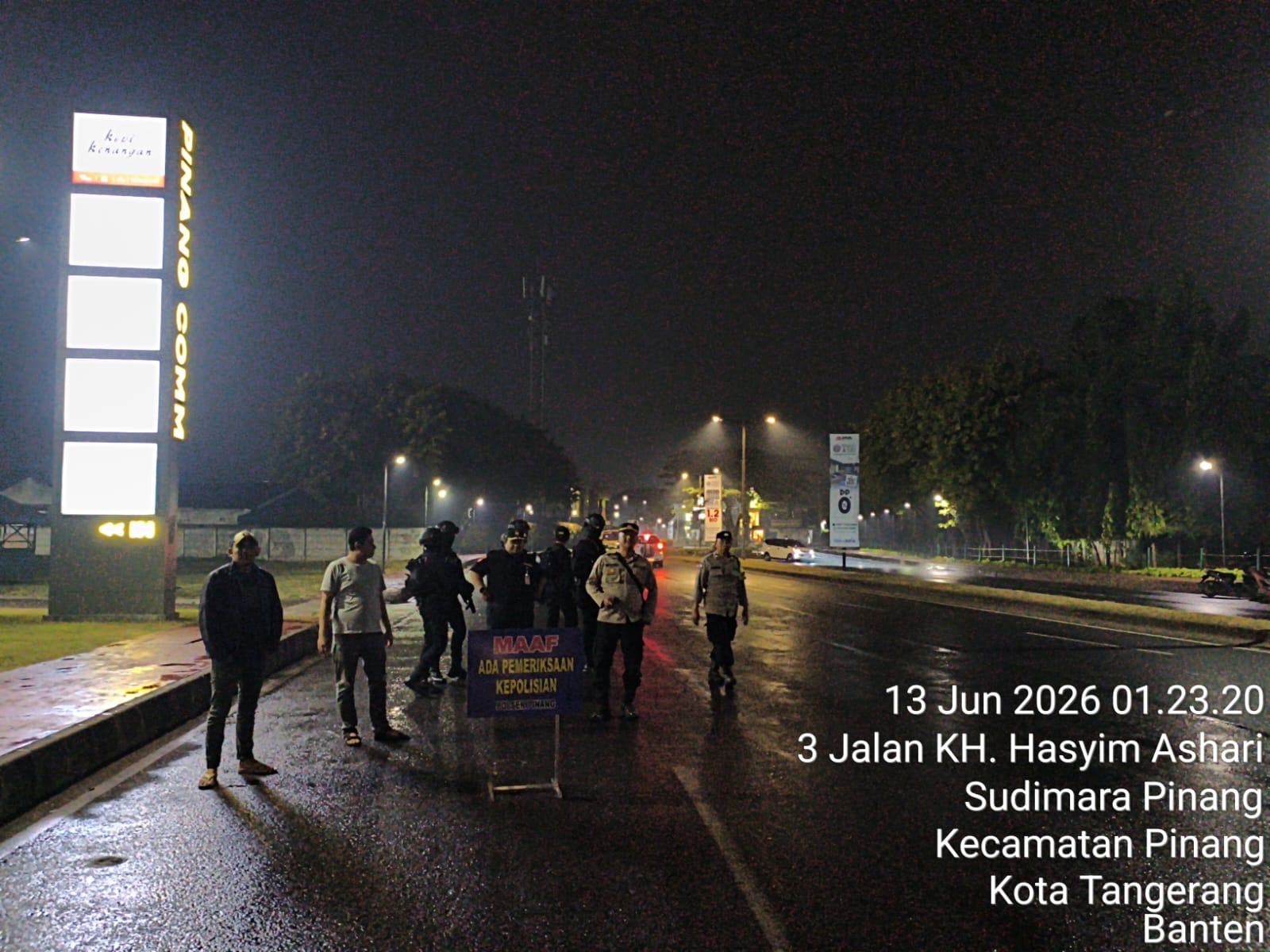 Patroli Gabungan Polsek Pinang dan Brimob Ciptakan Rasa Aman bagi Masyarakat