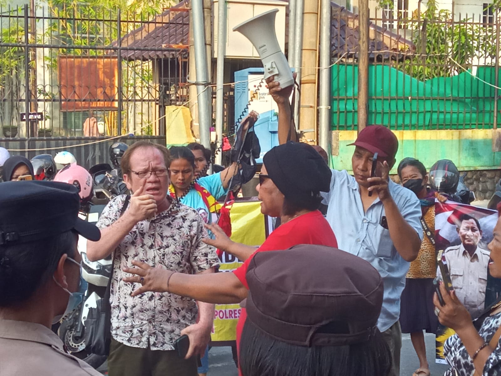 Ternyata Dibalik Semangat Demo Yang Mengganggu Ketertiban, Istri DPO, LS Inginkan SP3 Kasus Suaminya