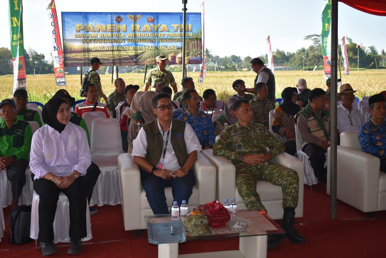 Kasdim 0818 Kab malangMayor Czi Sultoni Ikuti Zoom Panen Raya TNI Dukung Ketahanan Pangan Nasional Kabupaten