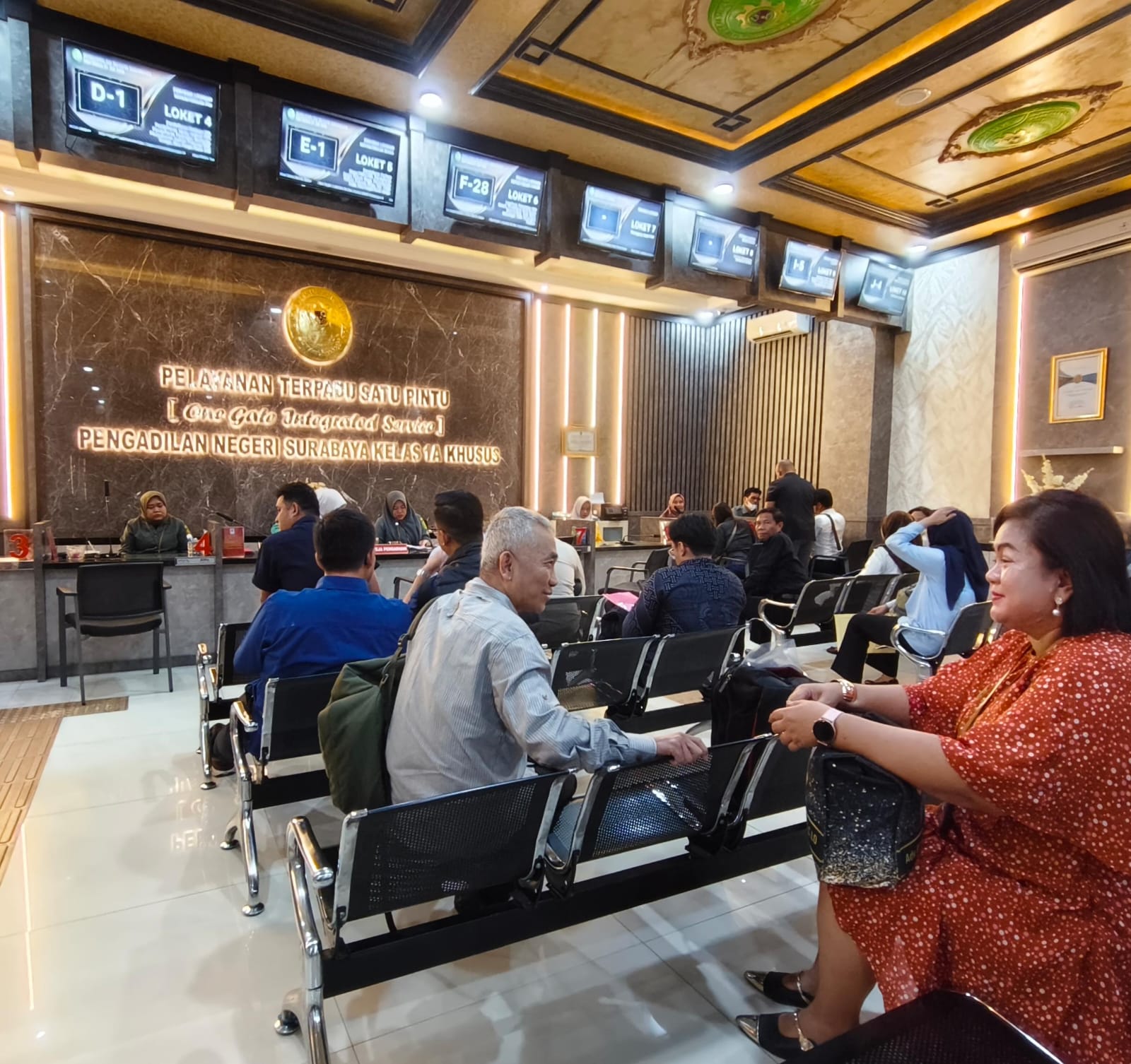 Advokat Rikha Permatasari Hadiri Sidang Perdana Gugatan Perbuatan Melawan Hukum Frizon Parsaoran Sitanggang di Pengadilan Negeri Surabaya
