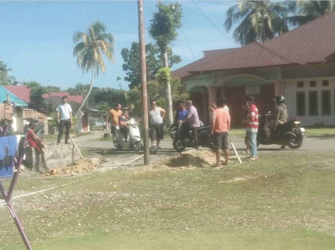 Warga Silima Banua Tutup Paksa Saluran Limbah Dapur MBG, Protes Bau Busuk dan Minim Respons Pengelola