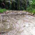 Simalungun Darurat Infrastruktur! Kubangan Lumpur ‘Maut’ di Silou Kahean Kepung Warga, LSM ELANG MAS Sentil Pemkab!