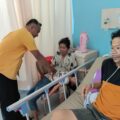 Humanis! Sekdes Masundung Datangi Warga yang Terbaring Sakit, Beri Dukungan Moril di Rumah Sakit