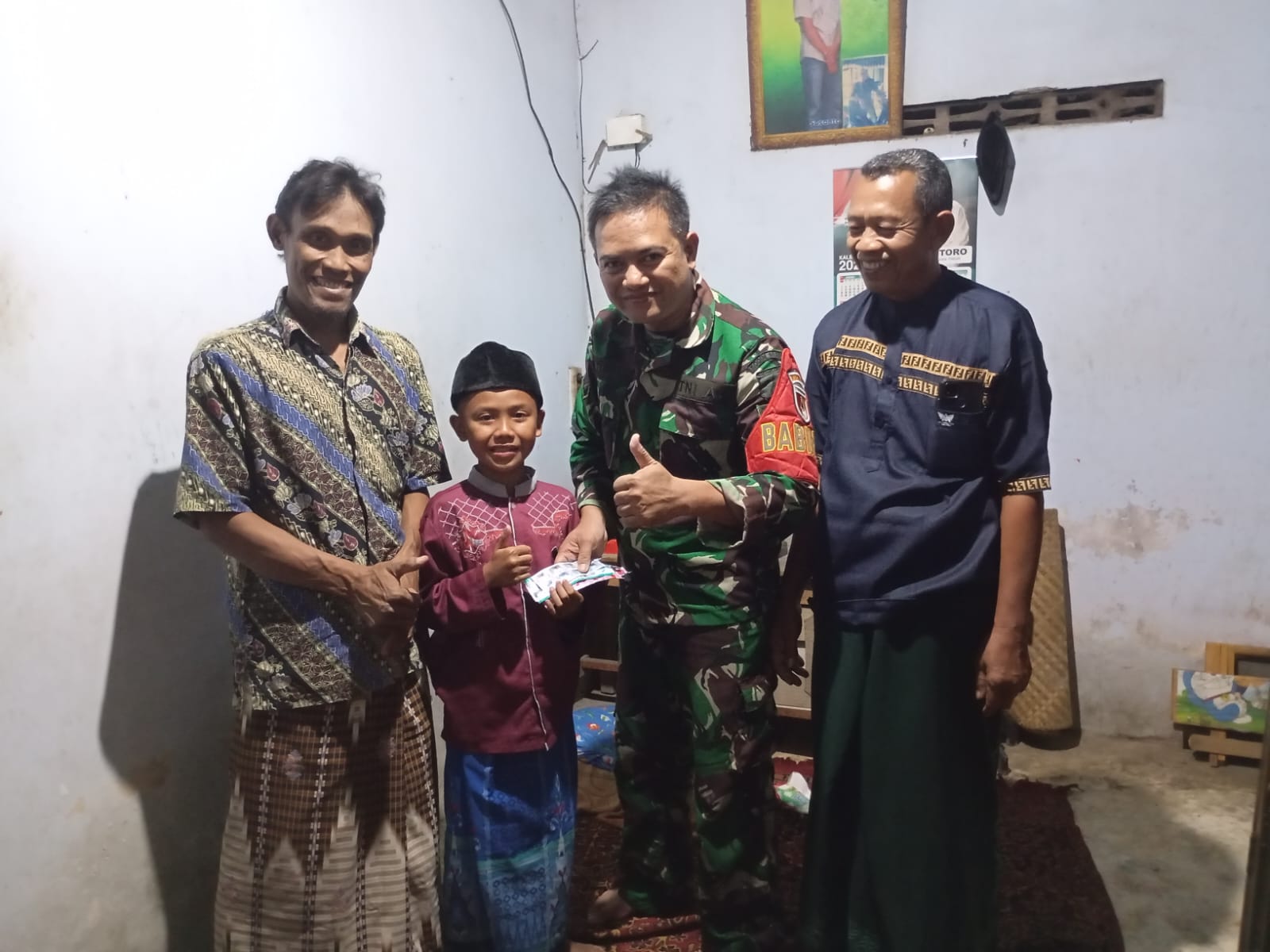 Babinsa Kasembon Berikan Layanan Sunat Gratis Door to Door bagi Warga Kurang Mampu