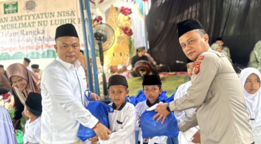 Ketua DPC PKB OKU Feri Rizki Santuni Anak Yatim pada Pengajian Jami’iyyatun Nisa Muslimat NU Lubuk Raja, Perkuat Syiar Islam dan Kepedulian Sosial